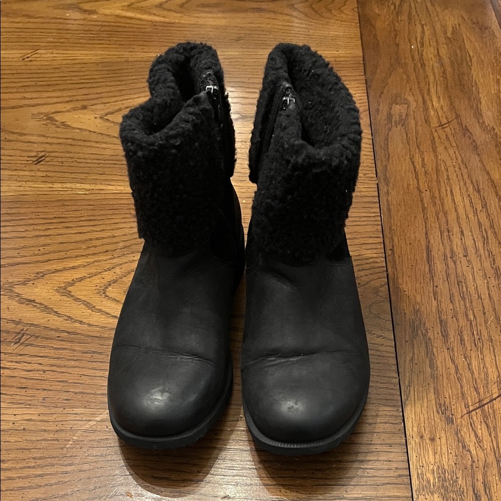 Ugg Elings Black Winter Boots, size 8